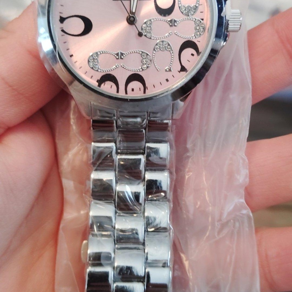 Chic Silver Watch with Pink Dial